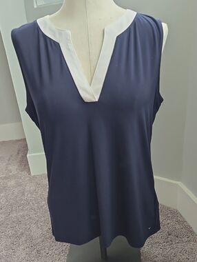 Women's Tommy Hilfiger Navy Sleeveless V-Notch Tank with White Trim Size M